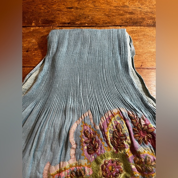 Blue Scarf 100% viscose Blue base with Floral embroidery and tassels - Picture 5 of 6